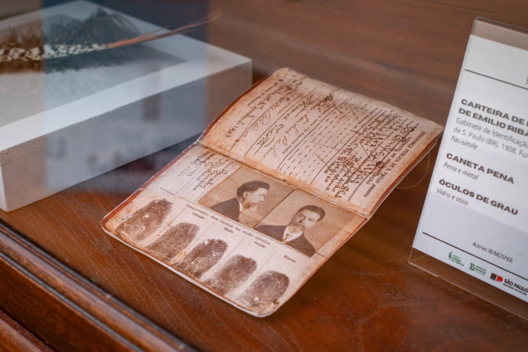 Carteira de identidade histórica do acervo do MUSPER 